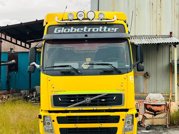 1999 Volvo FH, синий, 3100000 рублей - вид 1