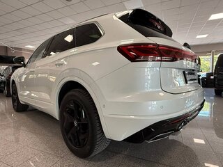 2025 Volkswagen Touareg III Рестайлинг, белый, 9890960 рублей, вид 4