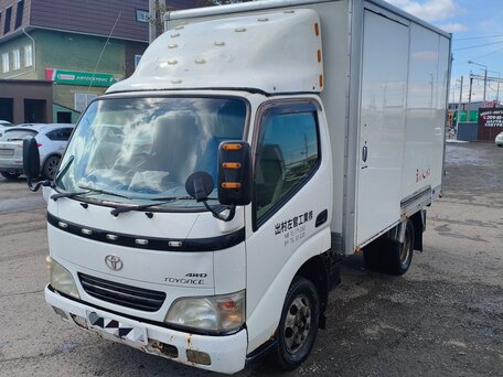 2004 Toyota Dyna, белый, 2200000 рублей, вид 2