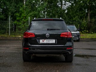 2014 Volkswagen Touareg II, чёрный, 1508000 рублей, вид 4