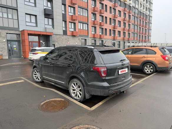 2017 Ford Explorer V Рестайлинг, чёрный, 1880000 рублей - вид 2