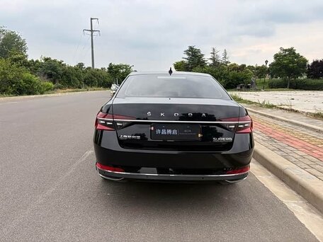 2022 Skoda Superb III Рестайлинг, чёрный, 2250000 рублей, вид 5