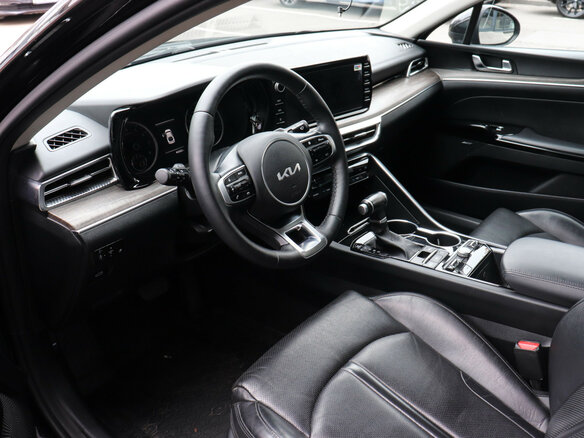 2022 Kia K5 III, чёрный, 2900000 рублей - вид 6