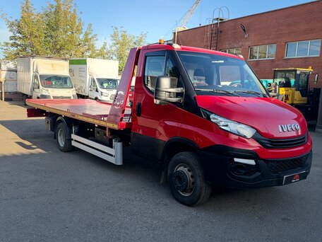 2017 Iveco Daily, красный, 3050000 рублей, вид 1