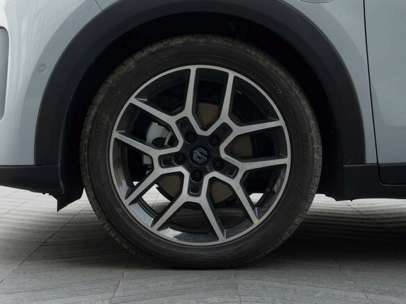2026 Leapmotor A10 53 kWh, серебристый, 2432000 рублей - вид 28