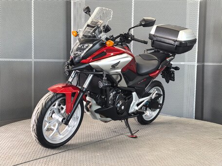 2017 Honda NC 750X, красный, 755000 рублей, вид 4
