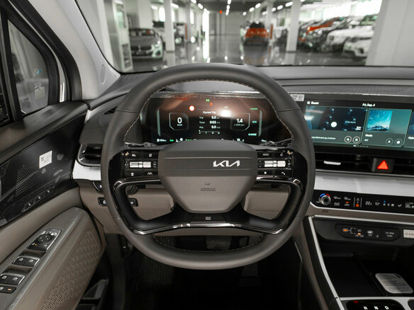 2026 Kia Carnival IV Рестайлинг, серый, 7200000 рублей - вид 10