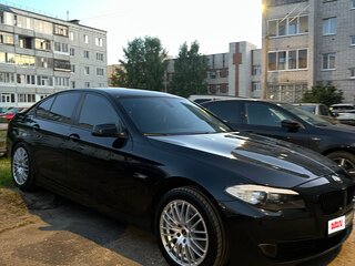 2010 BMW 5 серии 528i VI (F10/F11/F07), чёрный, 1300000 рублей, вид 2