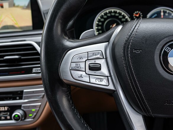 2017 BMW 7 серии 740e VI (G11/G12), белый - вид 17