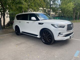 2018 Infiniti QX80 I Рестайлинг 2, белый, 6650000 рублей, вид 3
