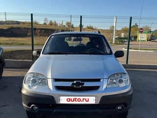2010 Chevrolet Niva I Рестайлинг, серебристый, 400000 рублей, вид 2