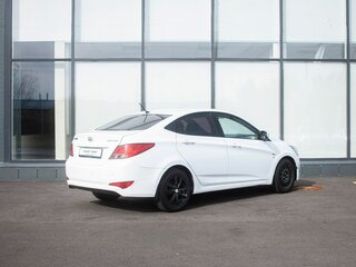 2014 Hyundai Solaris I Рестайлинг, белый, 650000 рублей, вид 2