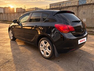 2010 Opel Astra J, чёрный, 560000 рублей, вид 4