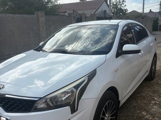 2021 Kia Rio IV Рестайлинг, белый, 1500000 рублей, вид 2
