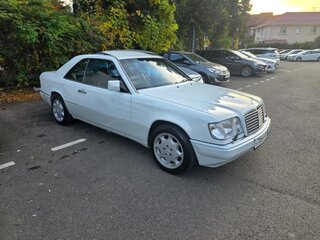 1992 Mercedes-Benz E-Класс 320 I (W124), белый, 1700000 рублей, вид 2