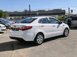 2013 Kia Rio III, белый, 820000 рублей, вид 3