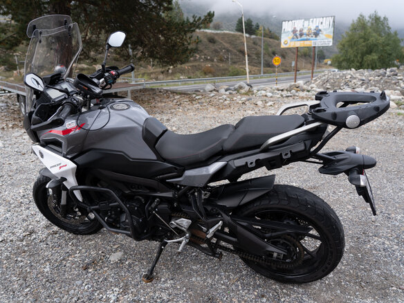 2018 Yamaha MT-09 Tracer (FJ-09), серый, 750000 рублей - вид 5
