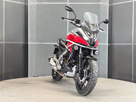2021 Honda NC 750X, красный, 945000 рублей, вид 3