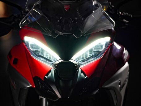 2026 Ducati Multistrada V4, красный, 3590000 рублей, вид 4