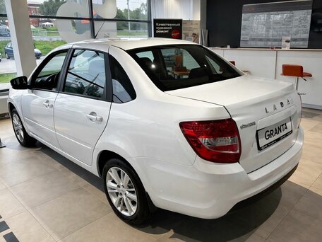 2026 Lada (ВАЗ) Granta I Рестайлинг, белый, 987000 рублей, вид 3
