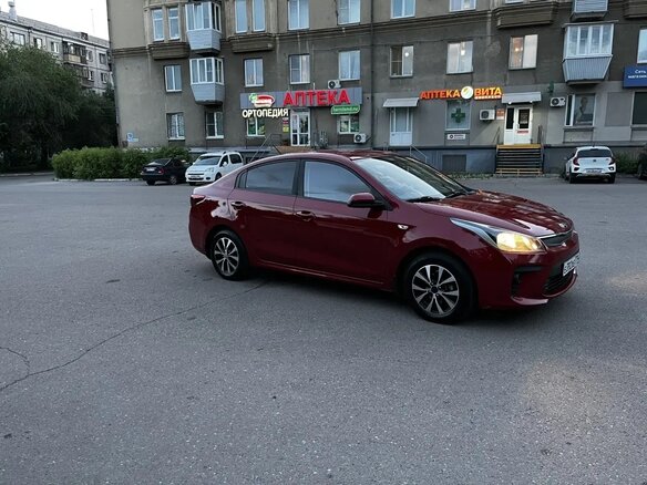 2017 Kia Rio IV, красный, 1100000 рублей - вид 4