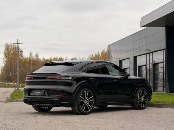 2026 Porsche Cayenne GTS Coupé III Рестайлинг, чёрный, 25700000 рублей - вид 12
