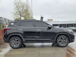 2023 Kia Seltos I, чёрный, 2250900 рублей, вид 4