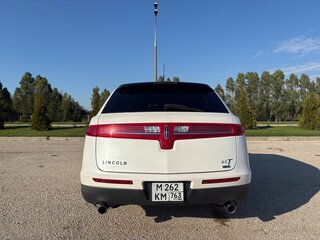 2010 Lincoln MKT I, белый, 1800000 рублей, вид 4
