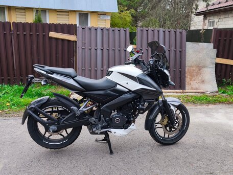 2018 Bajaj Pulsar NS 200, белый, 165000 рублей, вид 2