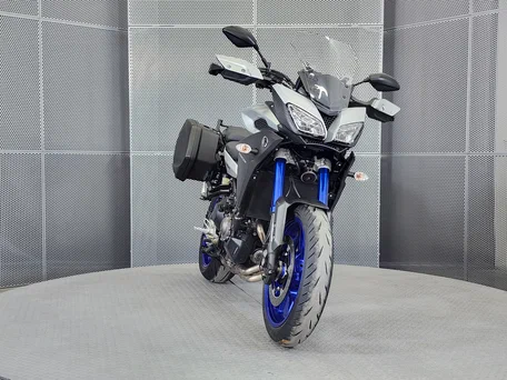 2015 Yamaha MT-09 Tracer (FJ-09), серебристый, 777000 рублей, вид 3