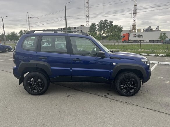 2026 Lada (ВАЗ) Niva Travel I Рестайлинг, синий, 1737000 рублей - вид 2