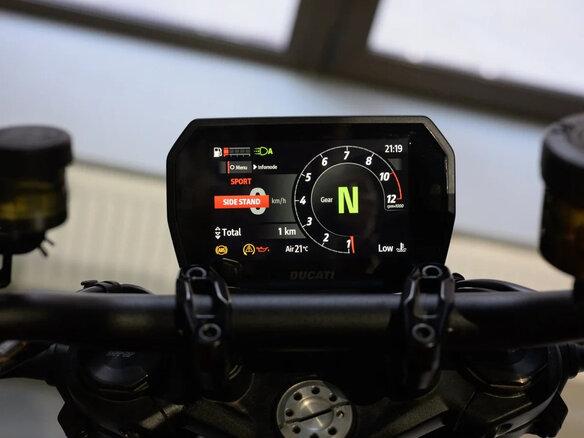 2026 Ducati Monster, красный, 1795000 рублей - вид 12