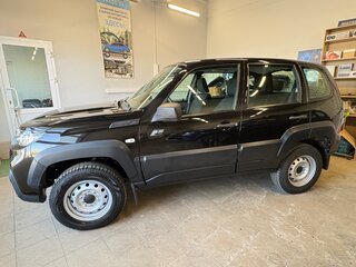 2023 Lada (ВАЗ) Niva Travel I, чёрный, 959000 рублей, вид 1