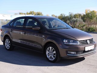 2015 Volkswagen Polo V Рестайлинг, коричневый, 920080 рублей, вид 3