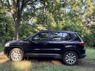 2010 Volkswagen Tiguan I, чёрный, 900000 рублей, вид 3