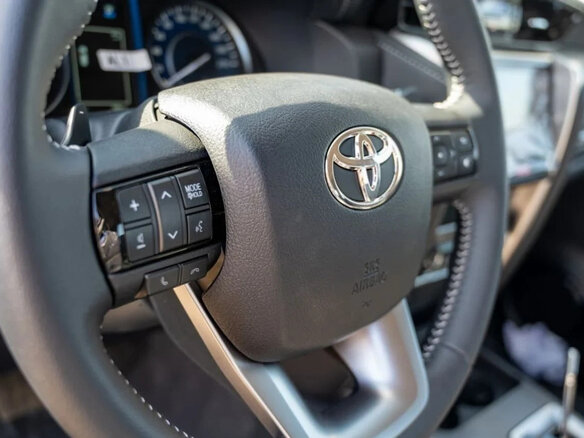2025 Toyota Fortuner II Рестайлинг, белый, 5780548 рублей - вид 14