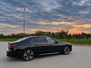 2024 BMW 7 серии 740i xDrive VII (G70), чёрный, 12900000 рублей, вид 4