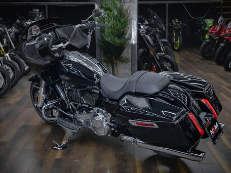 2025 Harley-Davidson Road Glide, чёрный, 3290000 рублей, вид 4