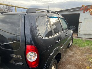2011 Chevrolet Niva I Рестайлинг, чёрный, 380000 рублей, вид 2