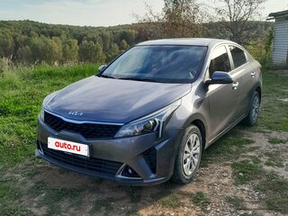 2021 Kia Rio IV Рестайлинг, серый, 1390000 рублей, вид 1