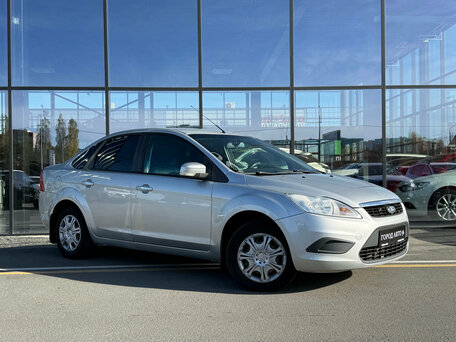 2011 Ford Focus II Рестайлинг, серебристый, 490000 рублей, вид 1
