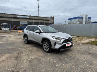 2020 Toyota RAV4 V (XA50), серебристый, 4100000 рублей, вид 3