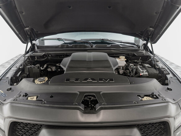 2024 Ram 1500 Crew Cab eTorque V, серый, 10990000 рублей - вид 3