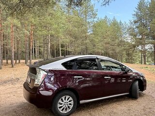2014 Toyota Prius PHV ZVW35 III Рестайлинг (XW30), красный, 1600000 рублей, вид 4