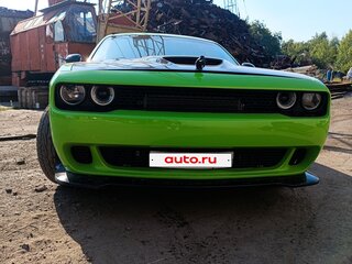 2011 Dodge Challenger SRT8 SRT-8 III Рестайлинг, зелёный, 3000000 рублей, вид 2