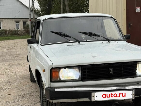 2002 Lada (ВАЗ) 2105, белый, 140000 рублей - вид 1
