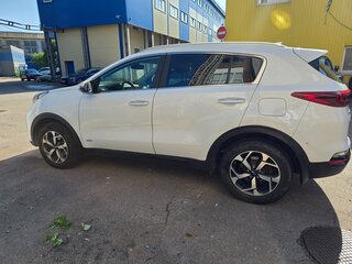 2021 Kia Sportage IV Рестайлинг, белый, 2250000 рублей, вид 4