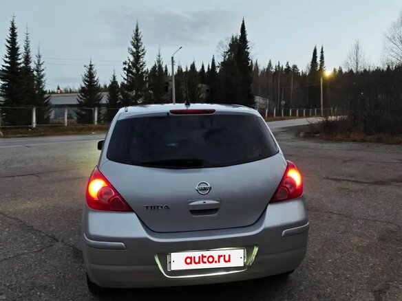 2011 Nissan Tiida I Рестайлинг, серебристый, 760000 рублей - вид 1