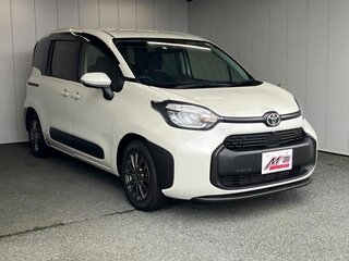 2023 Toyota Sienta III, белый, 1264009 рублей, вид 2