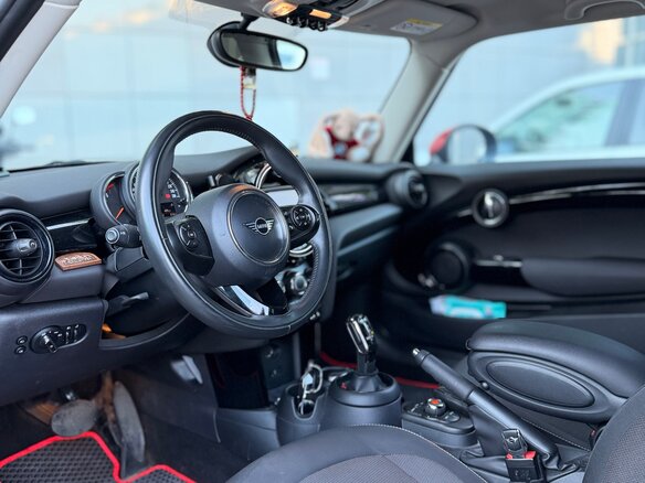 2019 Mini Hatch Cooper III (F55/F56) Рестайлинг, серый, 1750000 рублей - вид 12